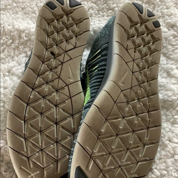 Men’s Nike Flynit Run Natural - Picture 2 of 4